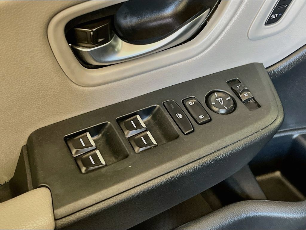 Used 2023 Honda Pilot Touring image 18