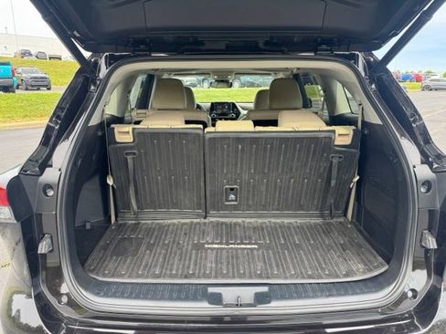 Used 2022 Toyota Highlander XLE AWD/4WD image 10