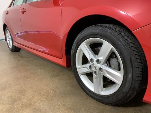 Used 2013 Toyota Camry SE FWD image 6