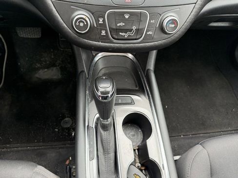 Used 2018 Chevrolet Malibu LT image 12