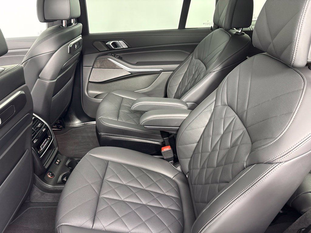 Used 2026 BMW X7 xDrive40i AWD/4WD image 19