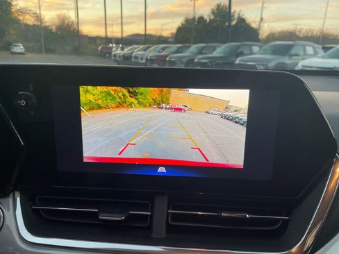 Used 2025 Chevrolet Trax LT image 17