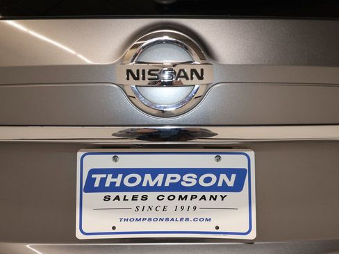 Used 2017 Nissan Rogue SV w/ SV Premium Package image 36