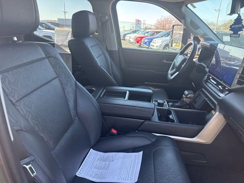 Used 2023 Toyota Tundra Limited image 12