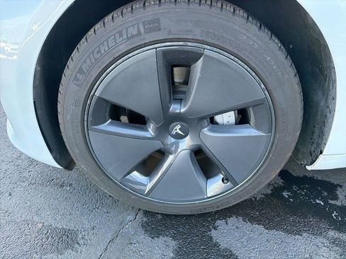 Used 2023 Tesla Model 3 Standard Range image 10