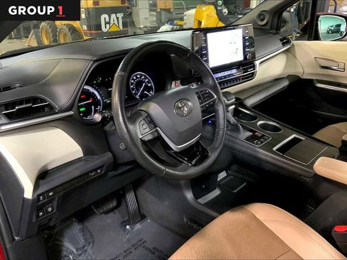 Certified 2022 Toyota Sienna Limited image 17