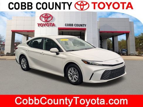 Used 2025 Toyota Camry LE w/ Convenience Package image 1