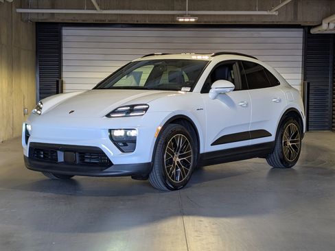 New 2026 Porsche Macan 4 Electric image 1