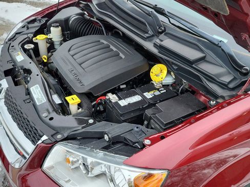 Used 2019 Dodge Grand Caravan SXT w/ Rear Park Assist Package image 40