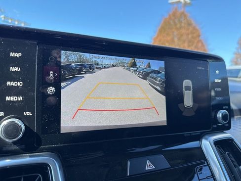 Used 2023 Kia Sorento SX image 12