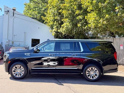 Used 2023 GMC Yukon XL Denali w/ Max Trailering Package image 4