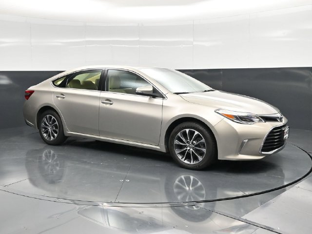 Used 2016 Toyota Avalon XLE FWD image 3