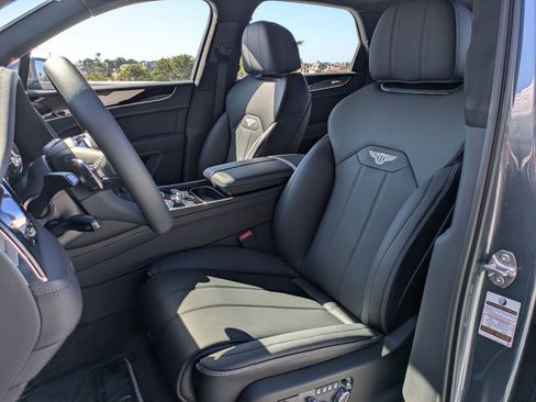 Certified 2025 Bentley Bentayga AWD/4WD image 2