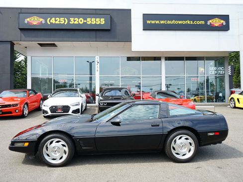 Used 1995 Chevrolet Corvette Coupe image 2