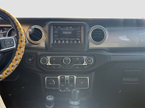 Used 2020 Jeep Wrangler Unlimited Sahara image 14