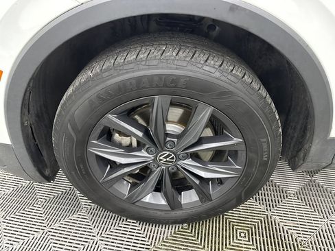 Used 2022 Volkswagen Tiguan SE FWD image 12