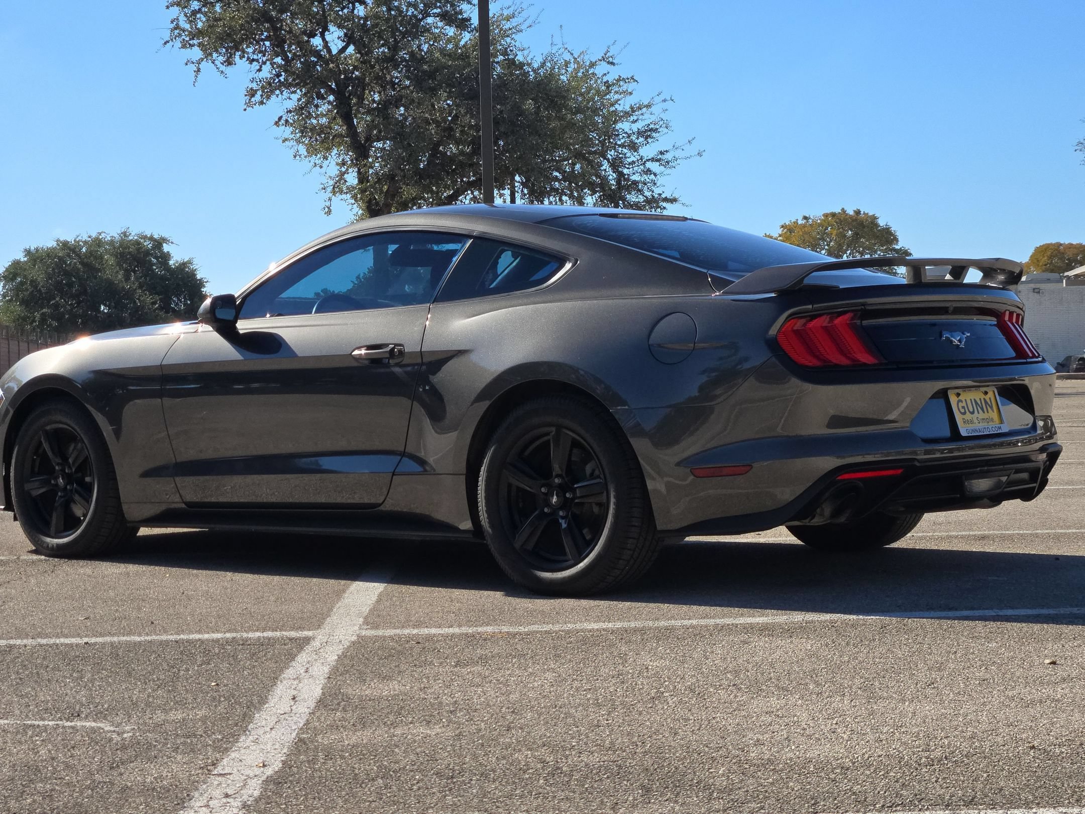 Used 2018 Ford Mustang Coupe RWD image 5