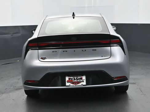 Used 2026 Toyota Prius XLE image 5