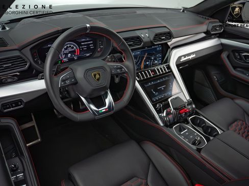 Used 2021 Lamborghini Urus image 19