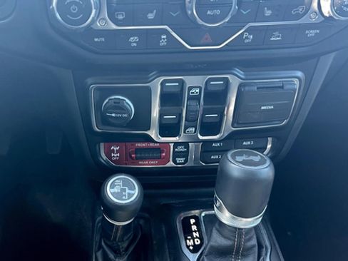 Used 2022 Jeep Wrangler Unlimited Rubicon w/ Xtreme Recon 35" Tire Package image 15