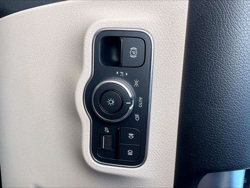 Used 2023 Mercedes-Benz GLB 250 4MATIC image 34
