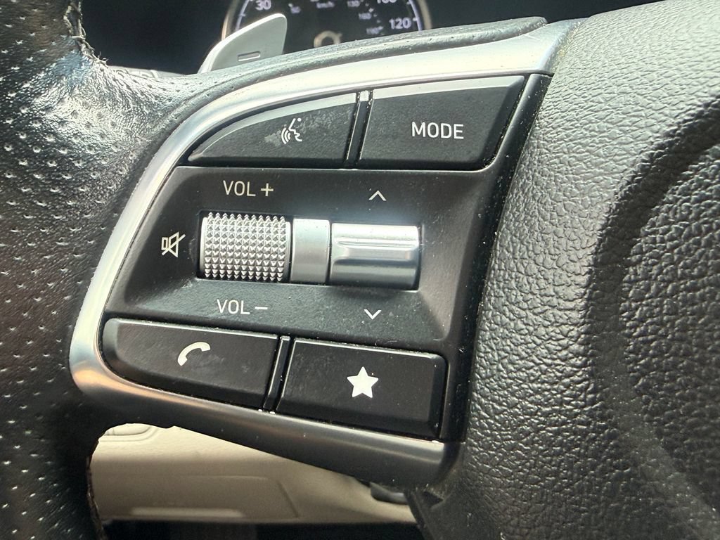 Used 2022 Genesis G70 2.0T RWD image 25