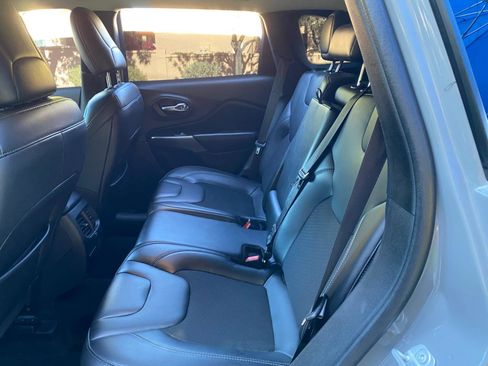 Used 2020 Jeep Cherokee Latitude Plus FWD image 40