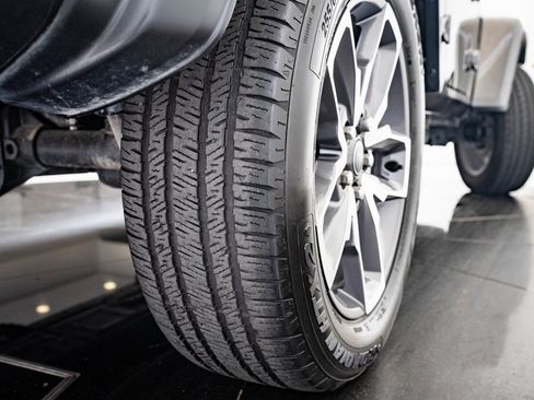 Used 2024 Jeep Wrangler Unlimited image 42