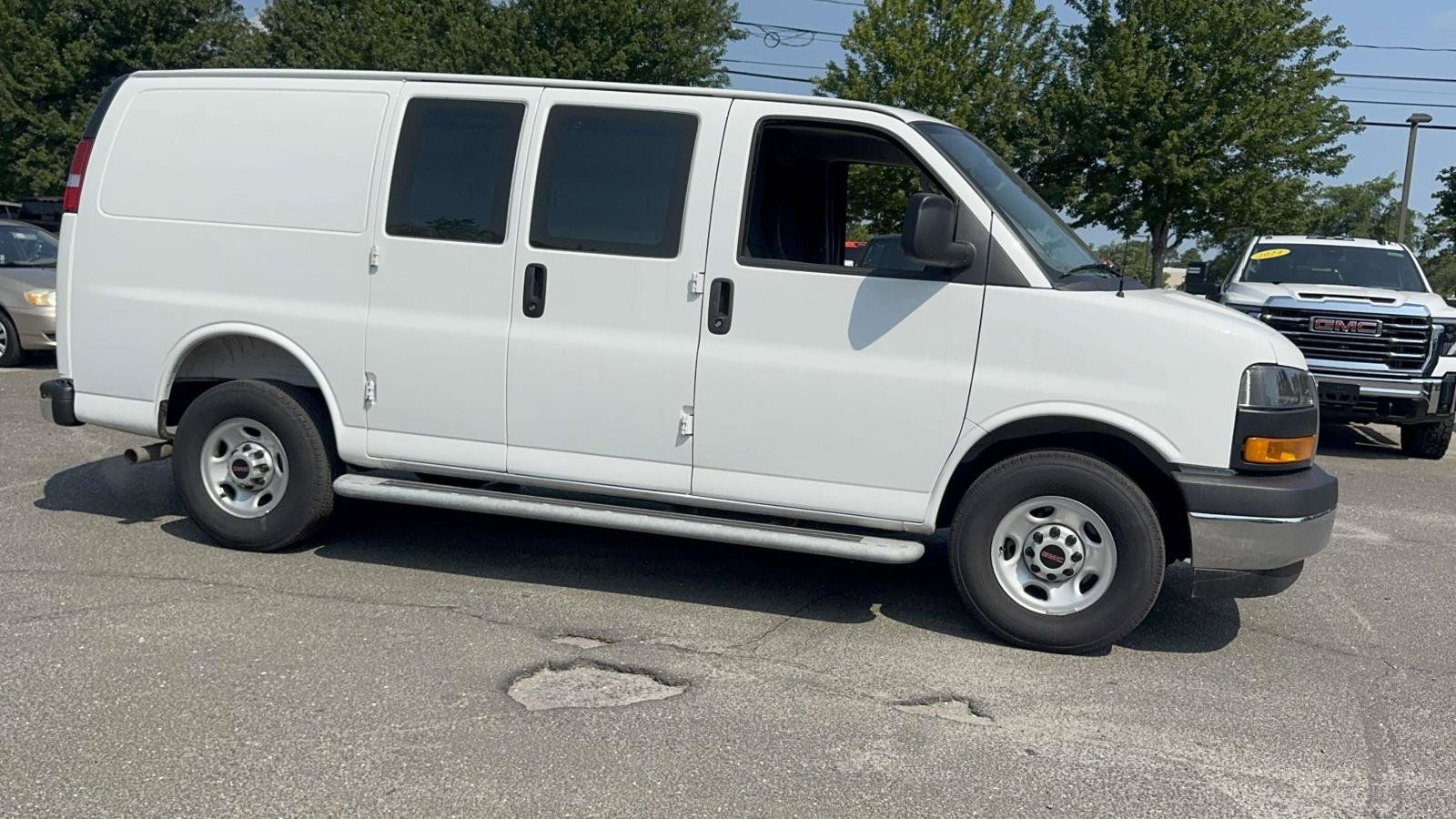Used 2025 GMC Savana 2500 w/ Driver Convenience Package RWD image 3