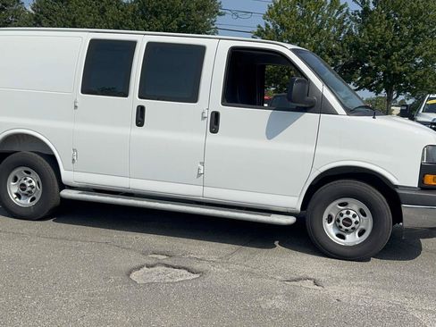 Used 2025 GMC Savana 2500 w/ Driver Convenience Package RWD image 3