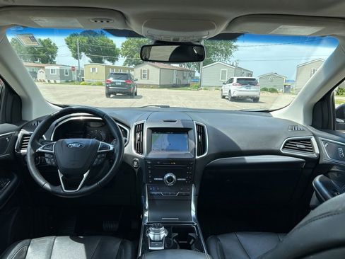 Used 2019 Ford Edge Titanium w/ Equipment Group 301A AWD/4WD image 15