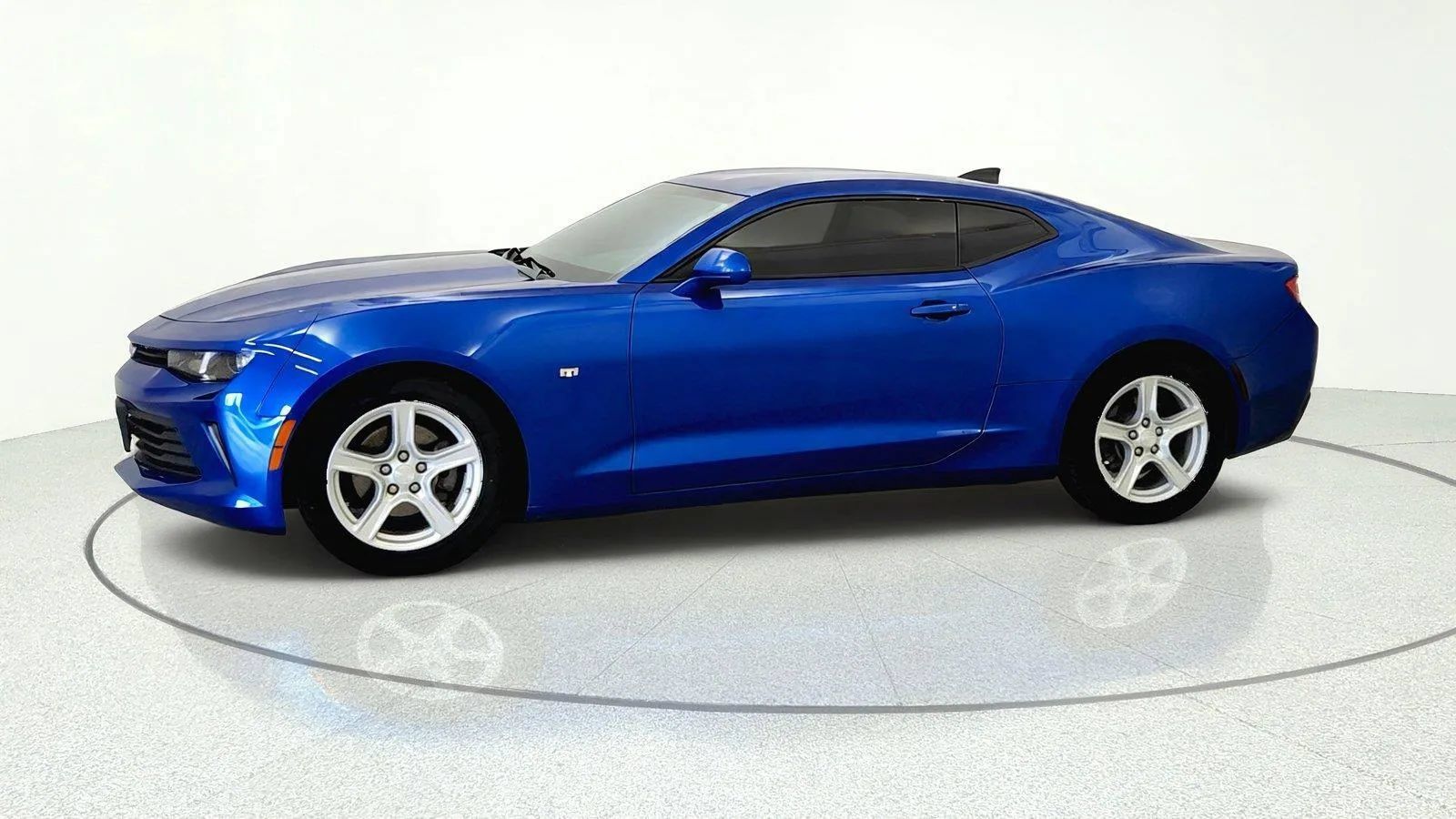 Used 2017 Chevrolet Camaro LT w/ Technology Package RWD image 3