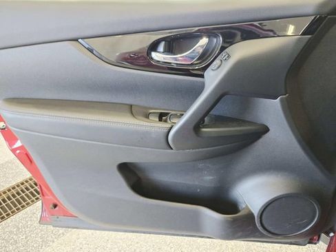 Used 2021 Nissan Rogue Sport SV image 30