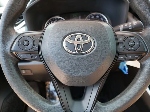 Used 2021 Toyota RAV4 LE AWD/4WD image 25