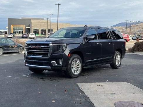 Used 2024 GMC Yukon XL SLT image 6