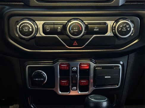 Used 2020 Jeep Gladiator Sport w/ Quick Order Package 24S image 18