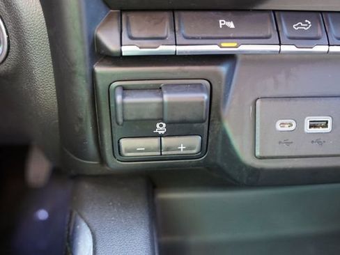 Used 2022 Chevrolet Silverado 1500 LT Trail Boss w/ LT Trail Boss Premium Package image 28