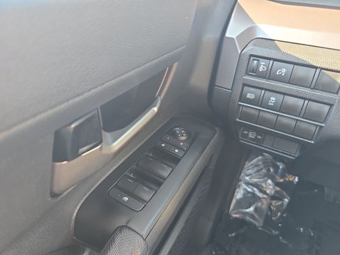 Certified 2025 Toyota Tacoma TRD Off-Road AWD/4WD image 23