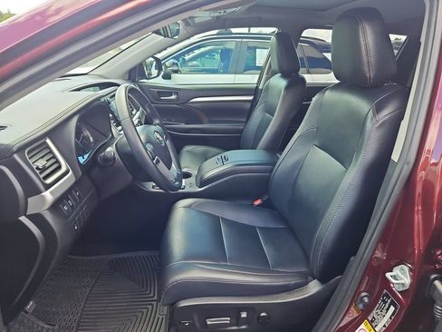 Used 2019 Toyota Highlander XLE AWD/4WD image 21
