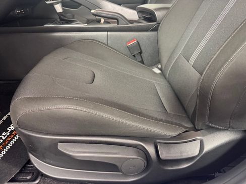 Used 2025 Hyundai Elantra SE FWD image 11