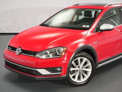 Used 2017 Volkswagen Golf Alltrack SE AWD/4WD image 4