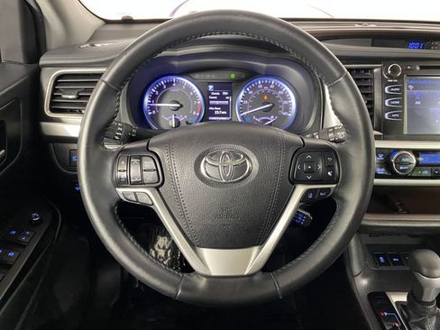 Used 2019 Toyota Highlander XLE AWD/4WD image 21