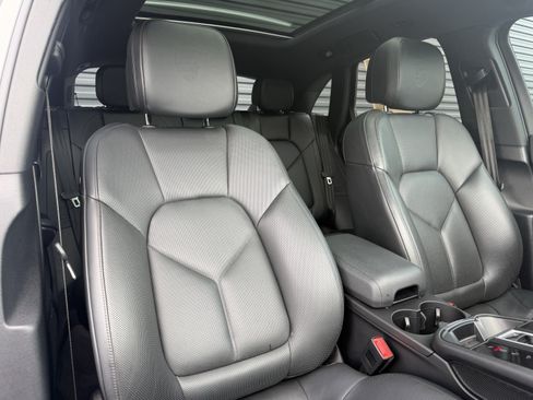 Certified 2023 Porsche Macan AWD/4WD image 18