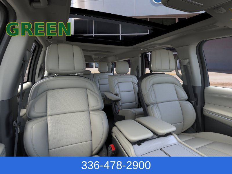 Used 2026 Lincoln Navigator L Reserve AWD/4WD image 10