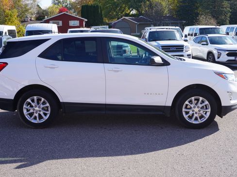 Used 2021 Chevrolet Equinox LS w/ LS Convenience Package image 6