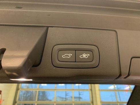 Used 2025 Volvo XC60 B5 Plus image 16