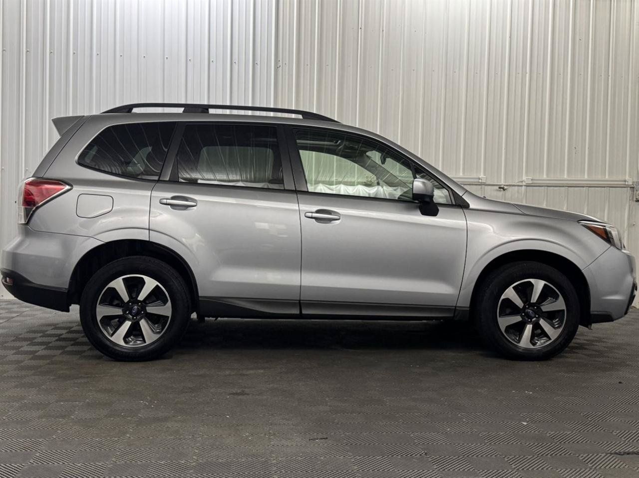 Used 2018 Subaru Forester 2.5i Premium w/ All-Weather Package AWD/4WD image 5