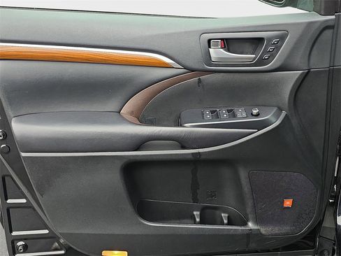 Used 2019 Toyota Highlander Limited Platinum image 28