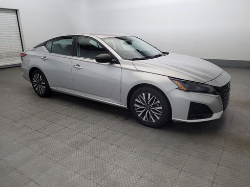 Used 2024 Nissan Altima 2.5 SV image 11