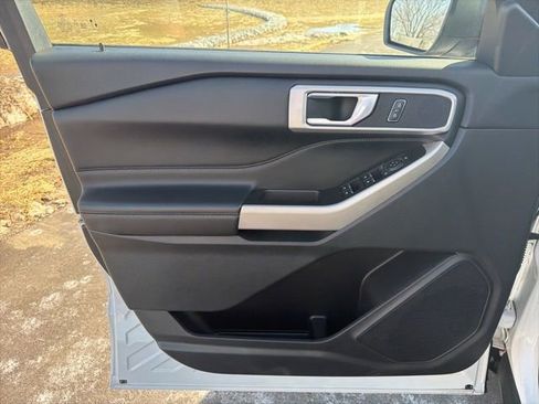 Certified 2022 Ford Explorer XLT w/ Equipment Group 202A image 24